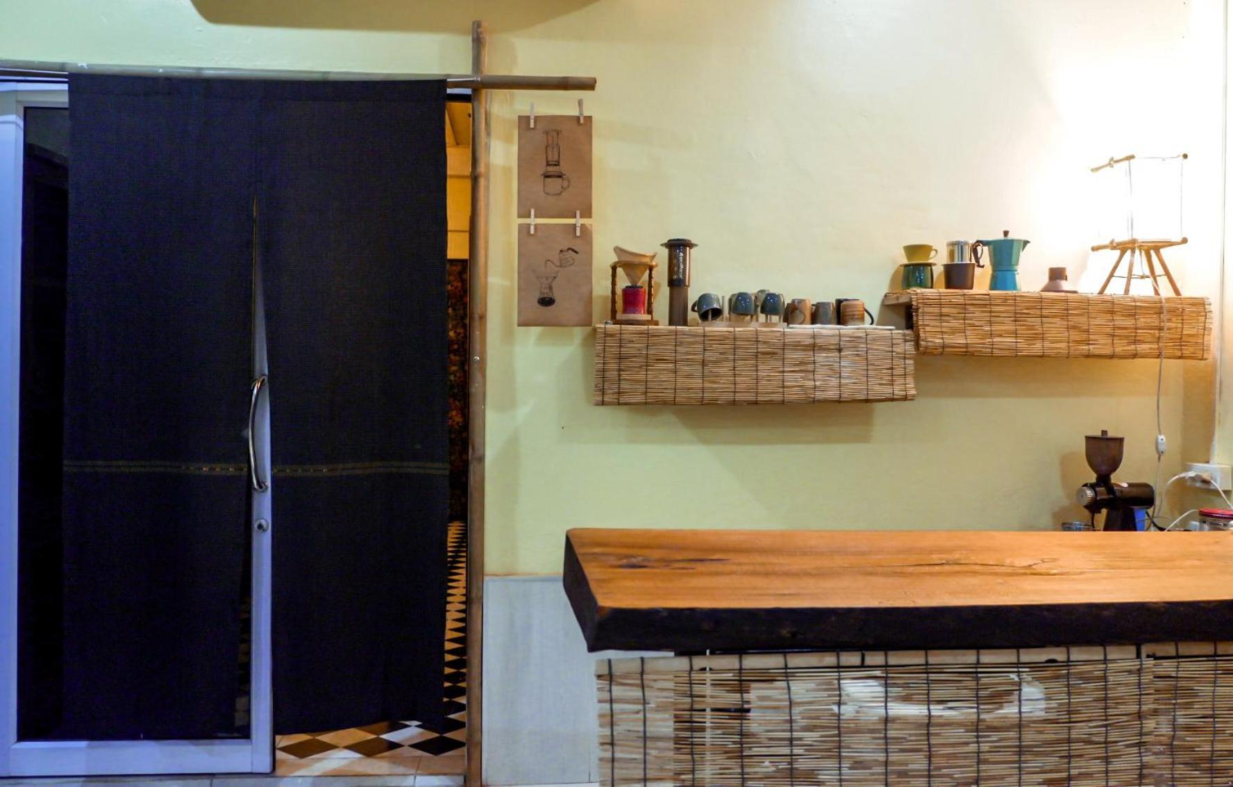 Non Pakse Hostel & Coffee House Exteriör bild